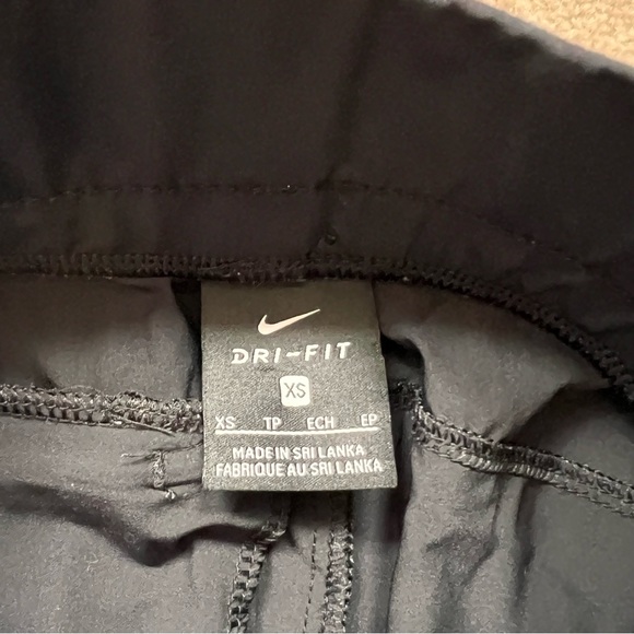 Nike Bliss luxe 7/8 pants - Picture 4 of 7